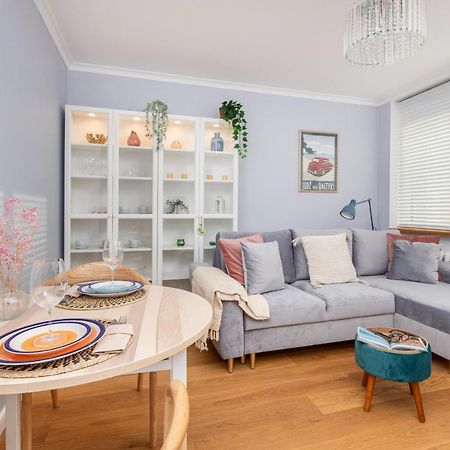 Cozy Pastel Two Bedroom Apartment In Central Gdynia By Noclegi Renters Dış mekan fotoğraf